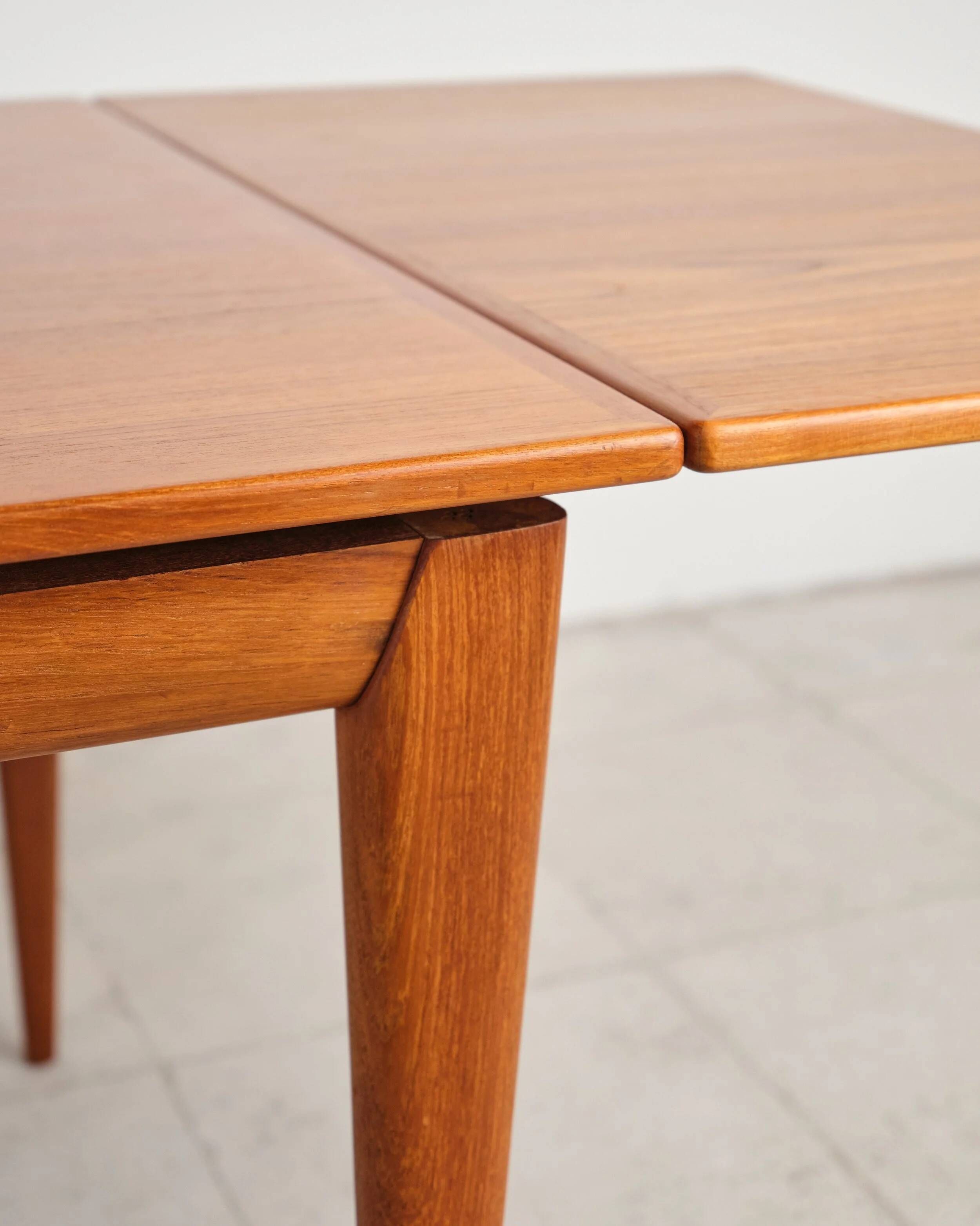 Extendable table model 12 in teak by Niels O. Møller, Denmark, 1960s