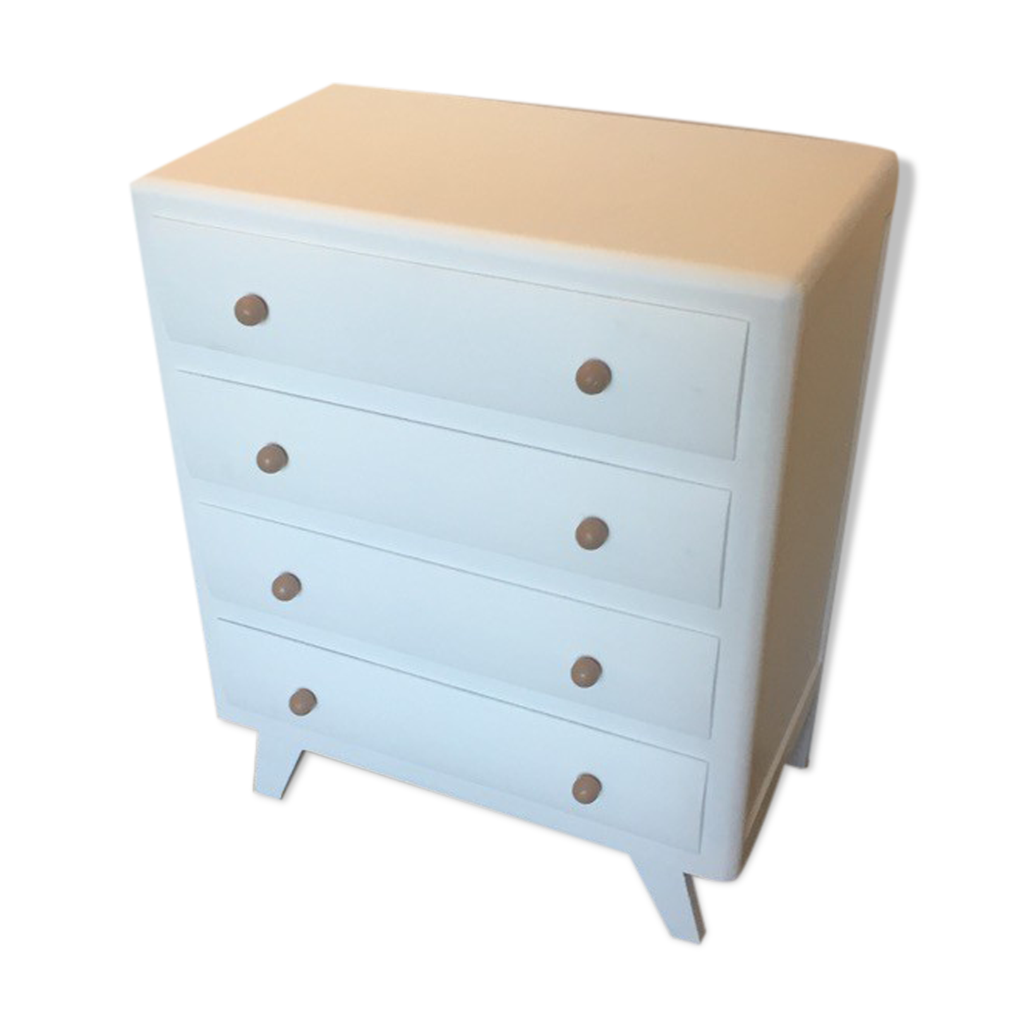 White chest of drawers