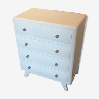 White chest of drawers