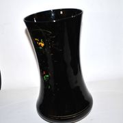 Vase Charles X en opaline noir décor émaillé fleuri peint à la main