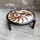 Round ceramic coffee table with “rooster” motif by Dan
