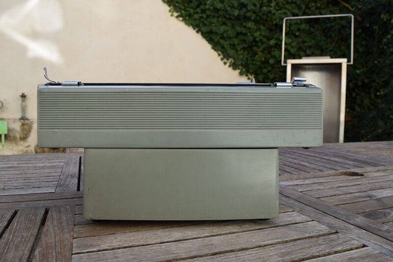 Hispano olivetti typewriter