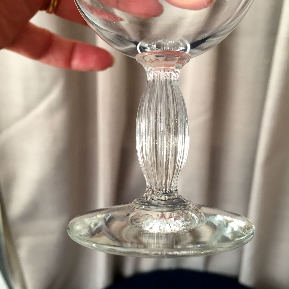 Suite of 8 glasses with port or wine cooked in crystalline tableware