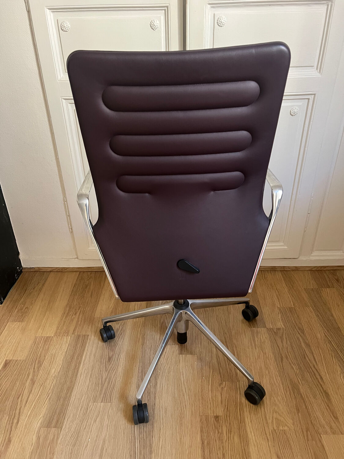 Office chair - Vitra EA119
