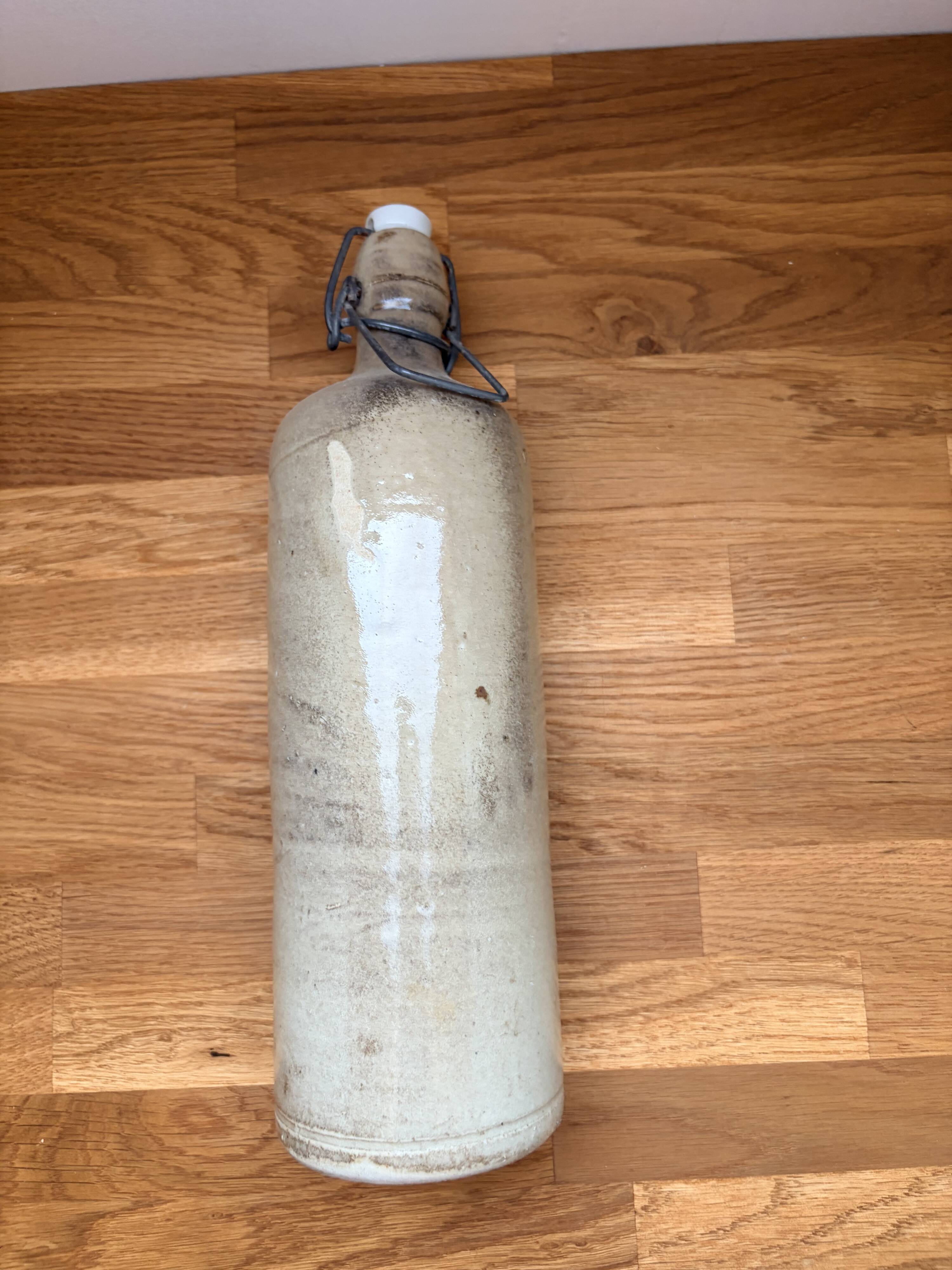 Bouteille en grès vernissé vintage 2106246