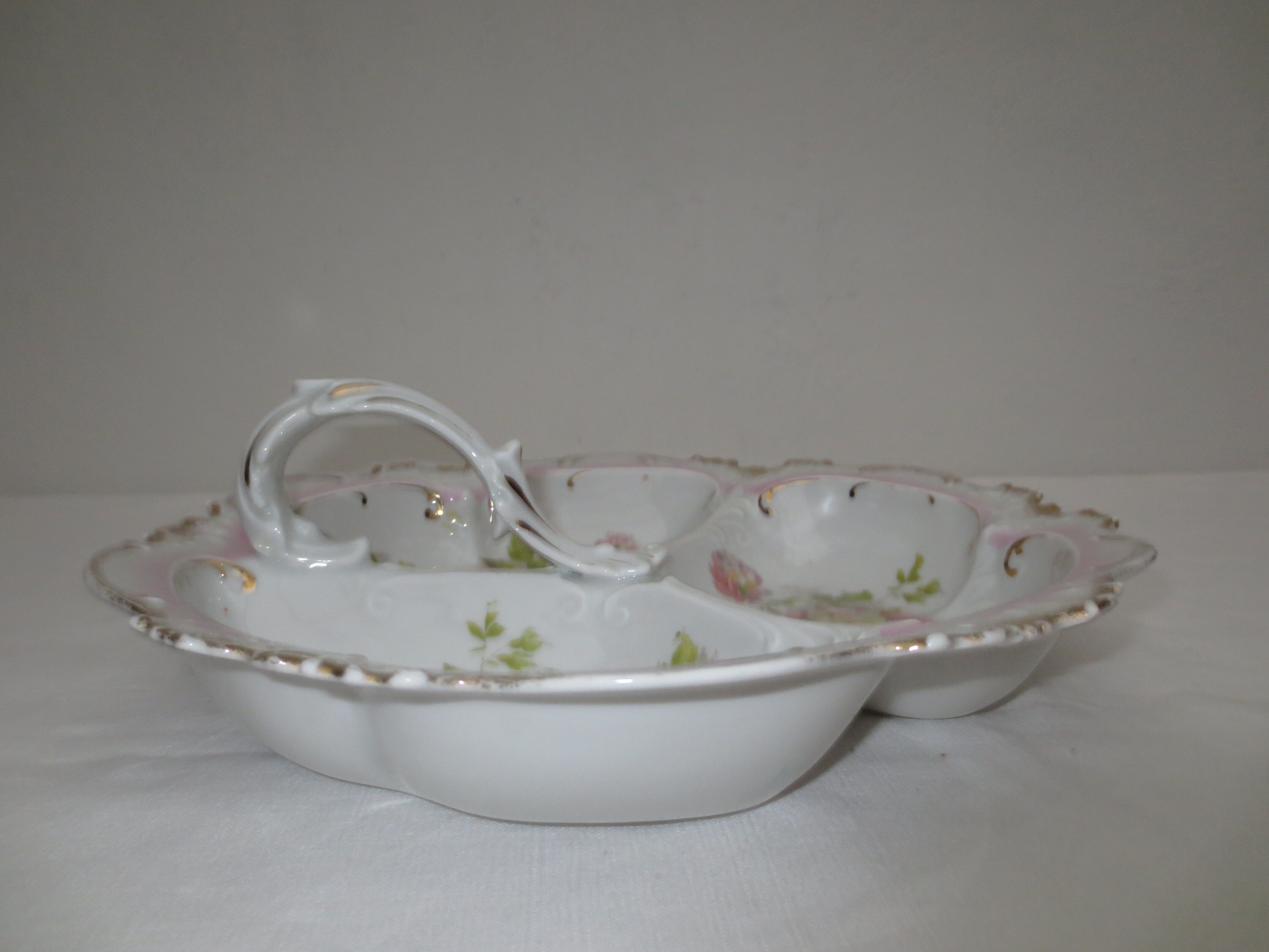 Numbered decorated porcelain quarter dish for hors d'oeuvre or other