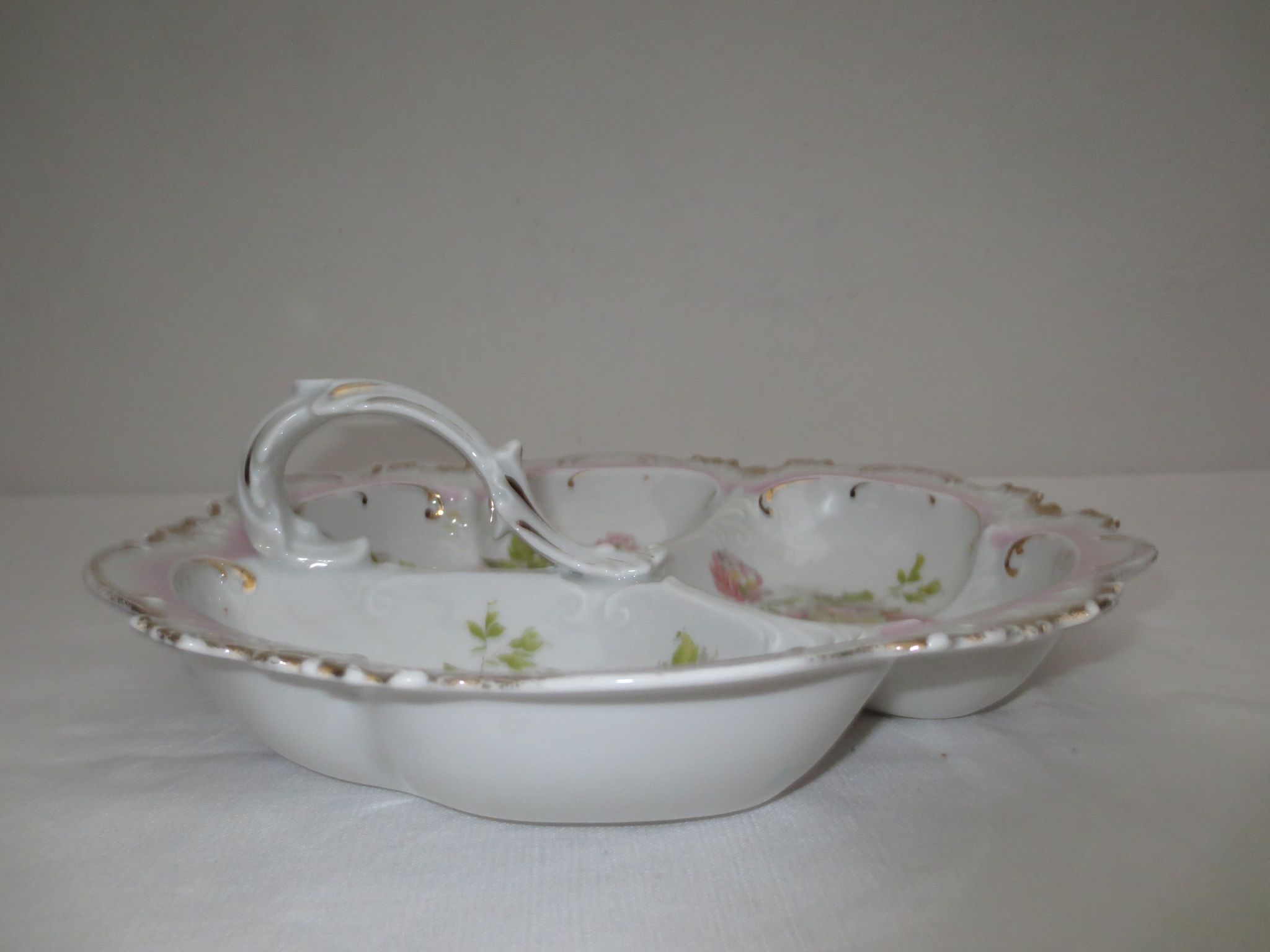 Numbered decorated porcelain quarter dish for hors d'oeuvre or other