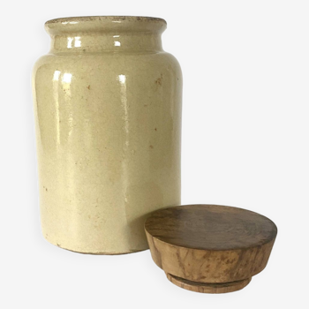 Stoneware grease pot, wooden cap