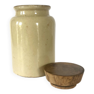 Stoneware grease pot, wooden cap