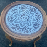 Coffee table with round shape