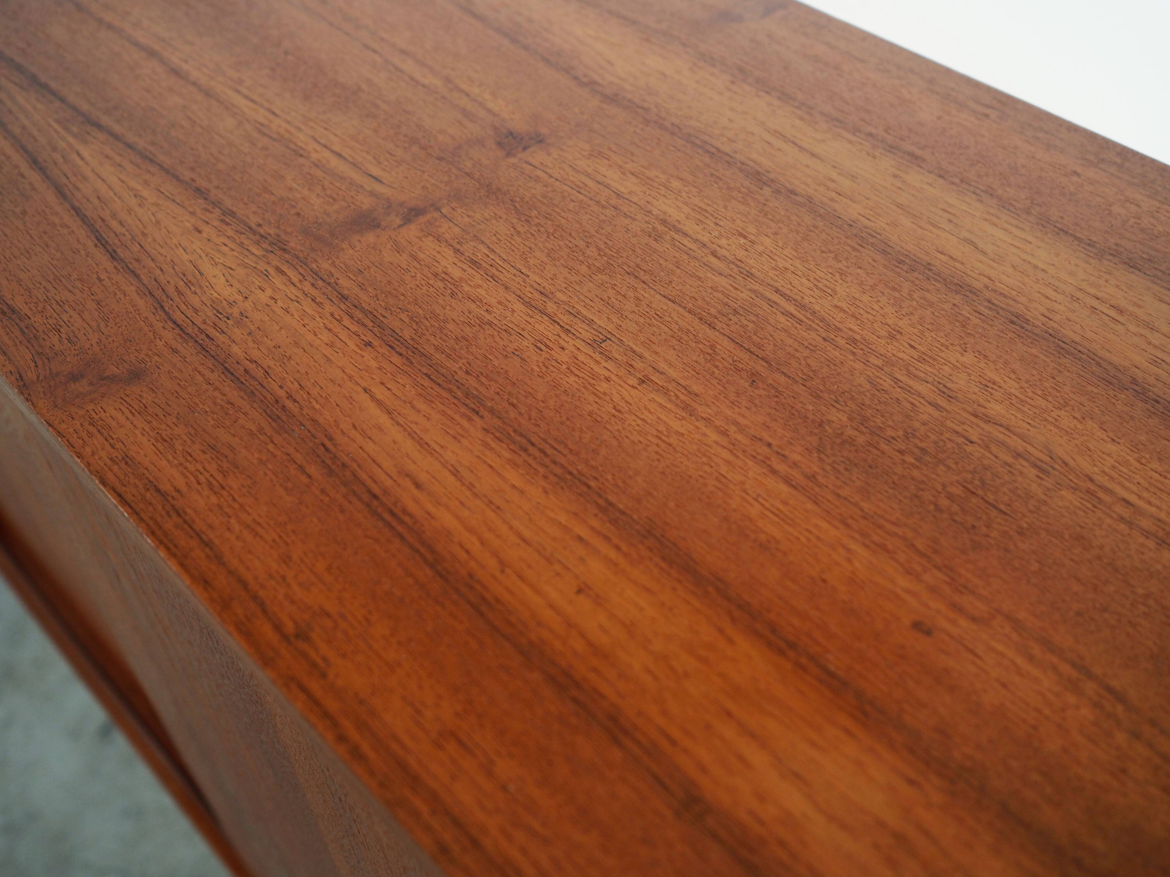 Buffet haut en teck, design danois, années 1960, production : Danemark