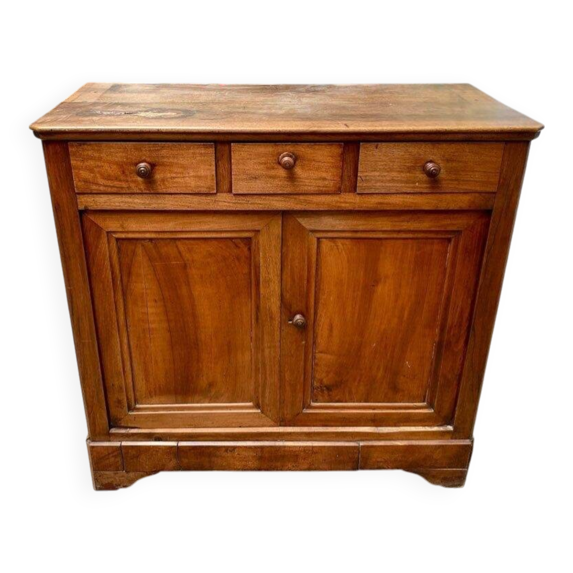 Wooden chest of drawers