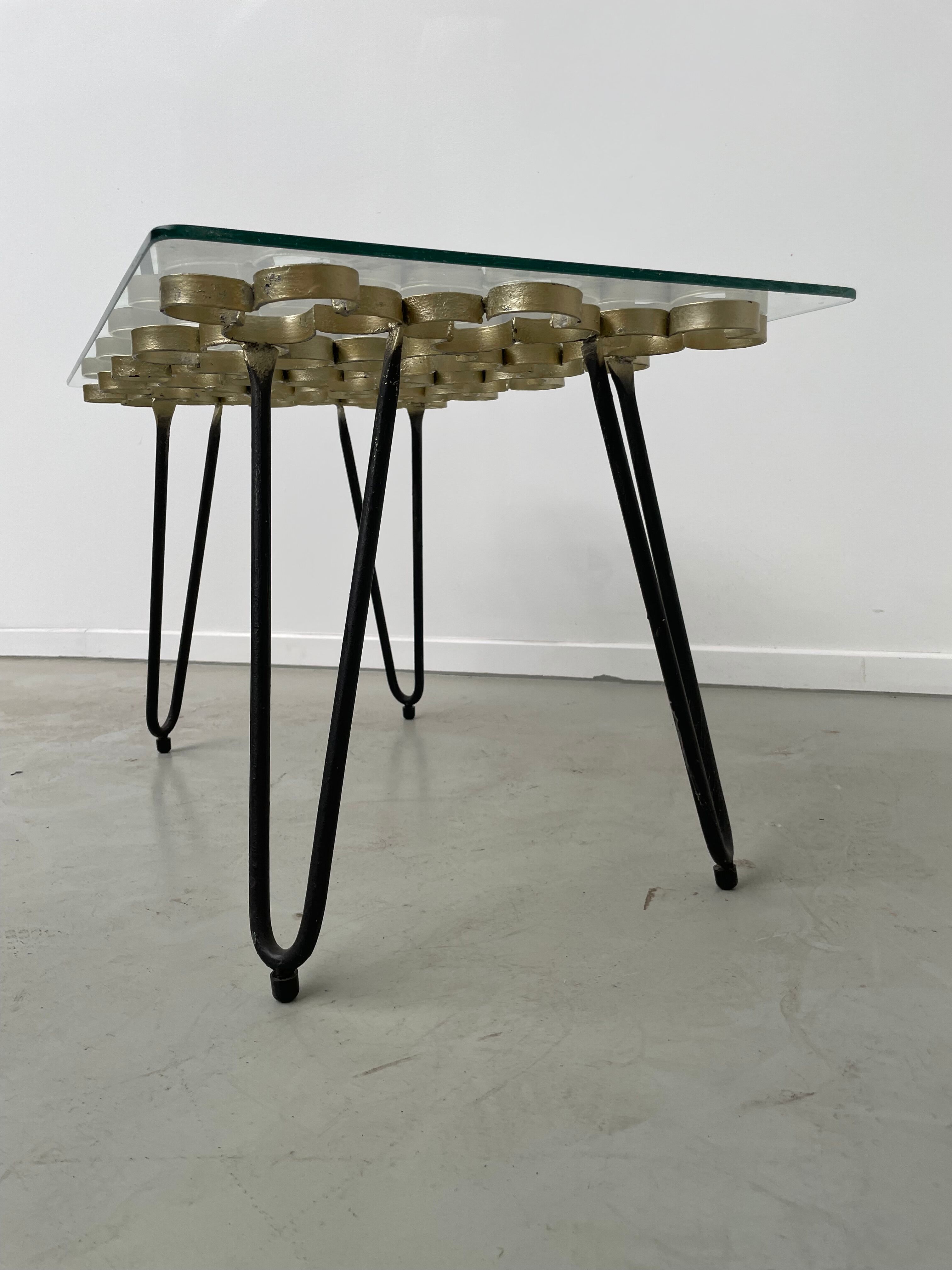 Coffee table 50s golden clover