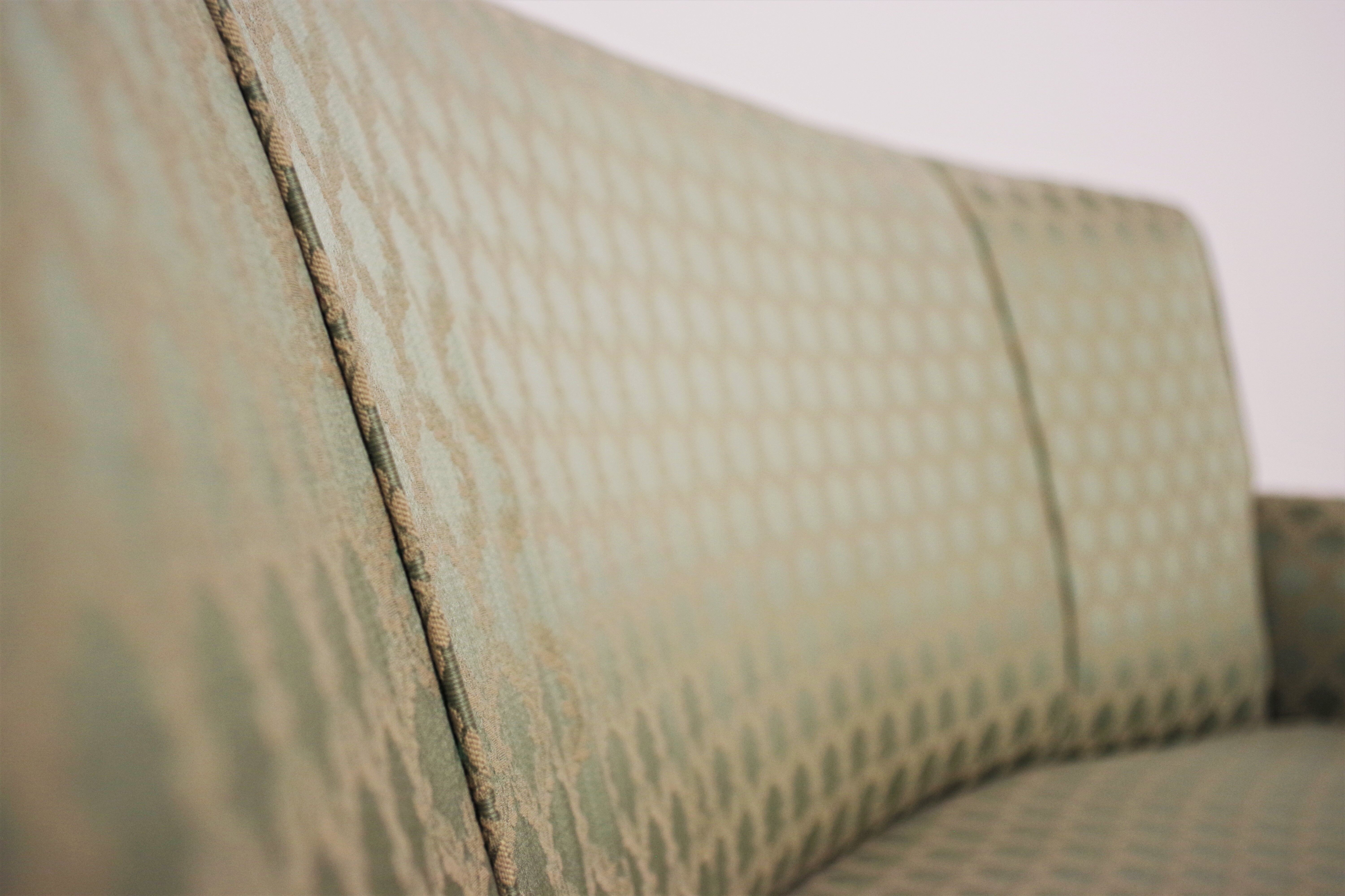 Curved silk sofa by Gigi Radice, 1950