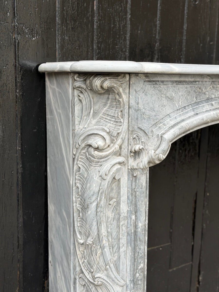 Louis XV fireplace in blue Turquin marble, 18th century.