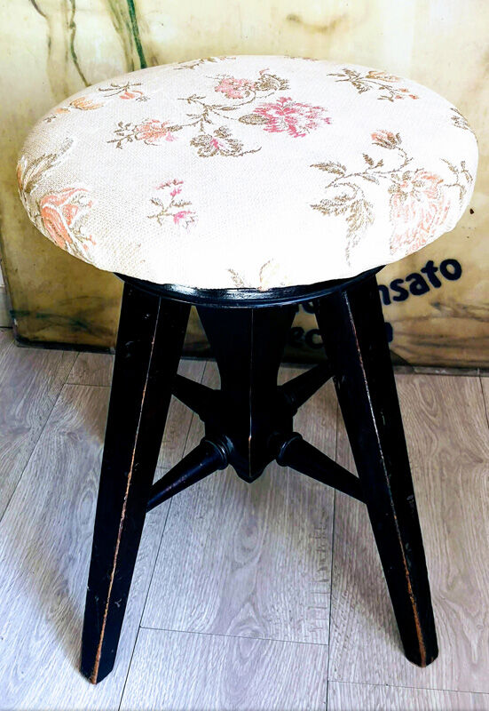 Former screws piano stool