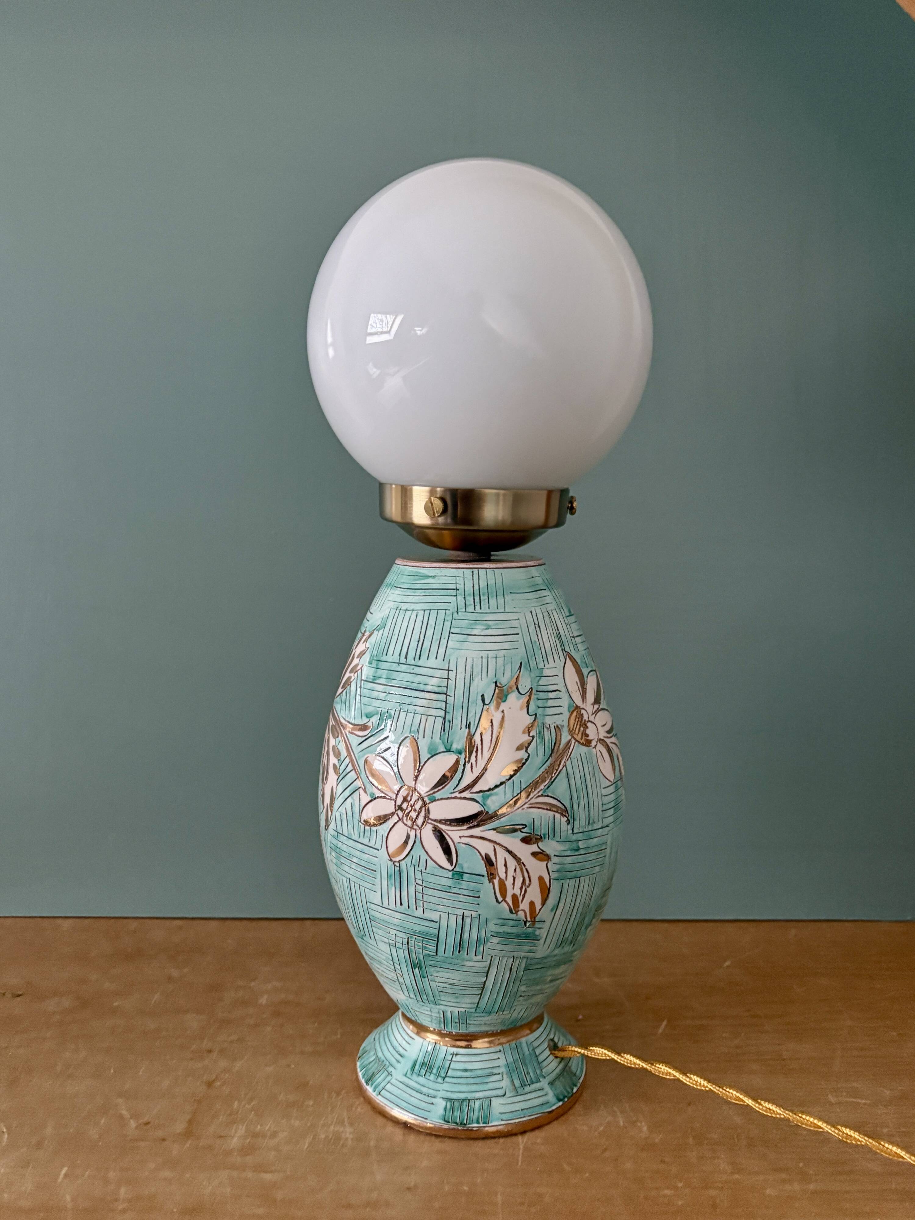 Lampe vintage en céramique et opaline blanche.