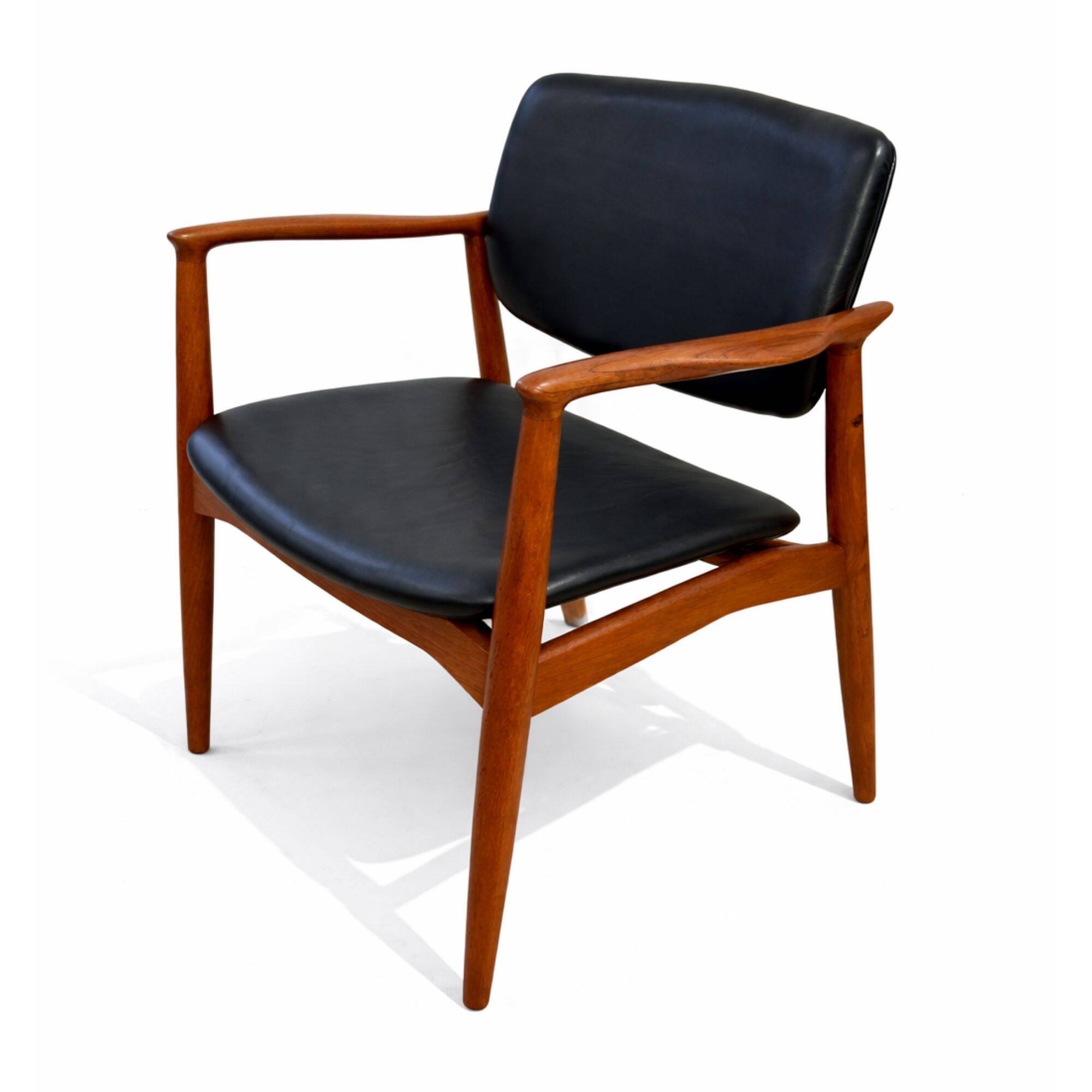 Captain chair by Erik Buch