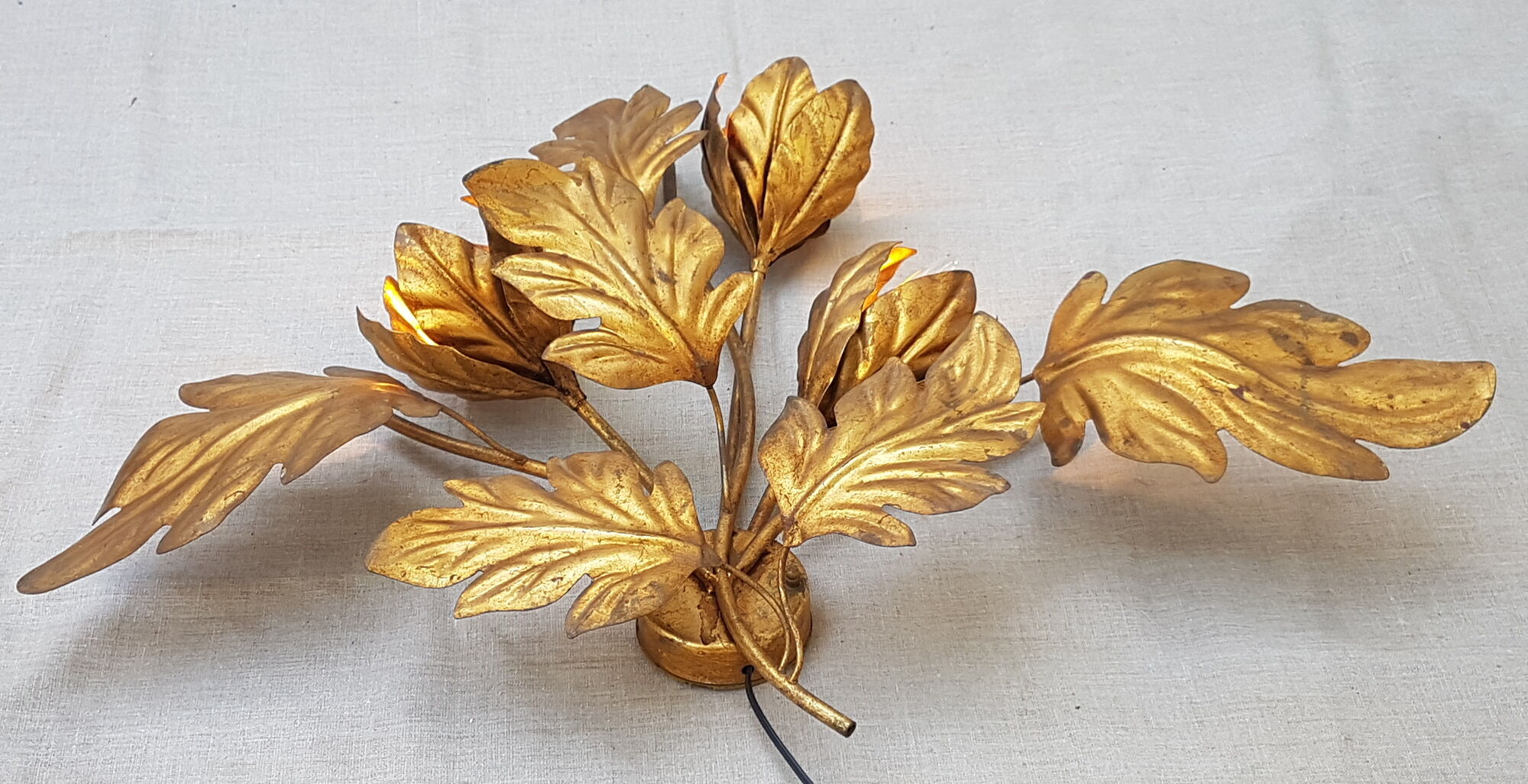 Paire d'appliques murales fleur feuillage en métal doré par Hans Kögl, 1970