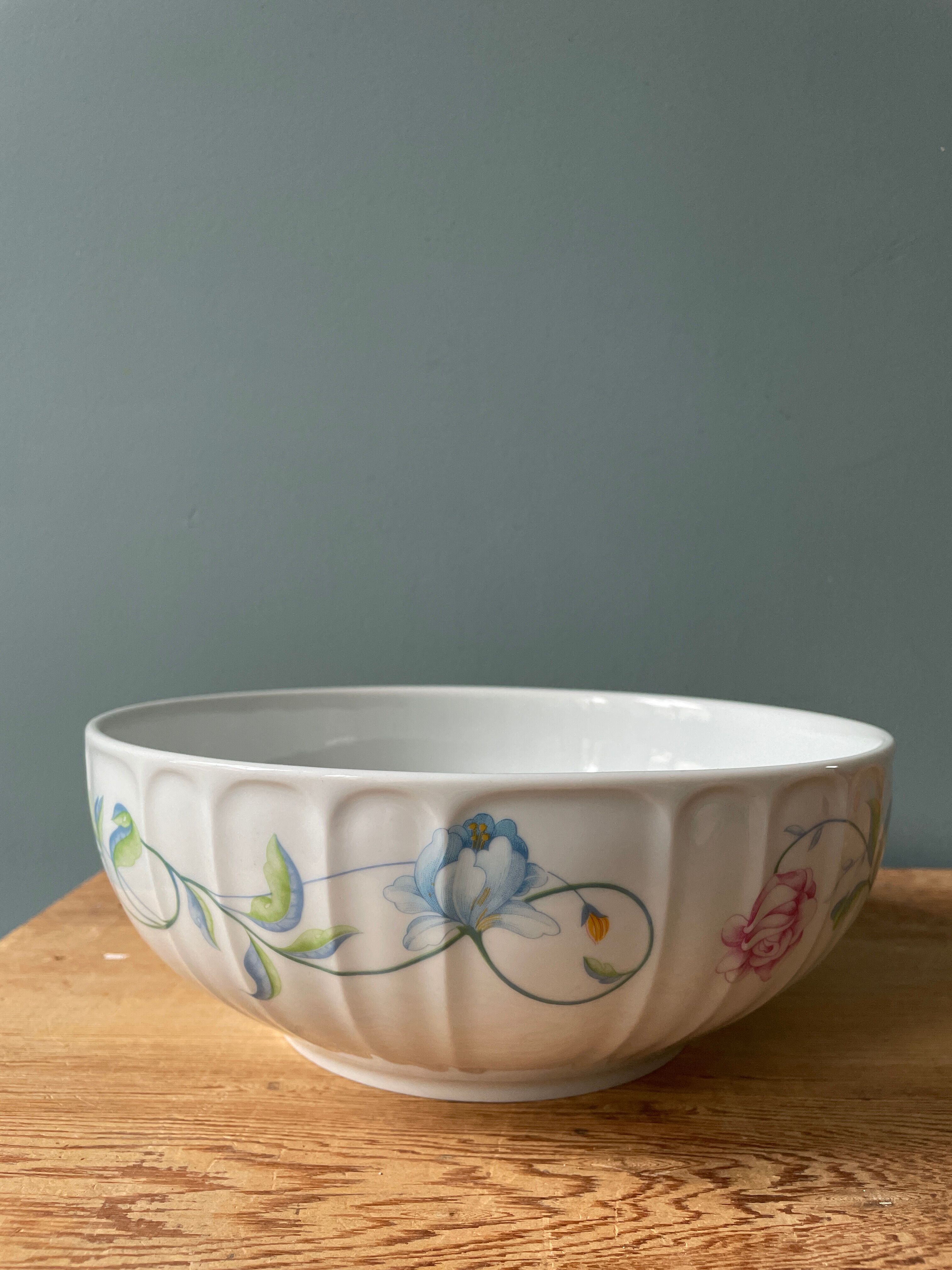 Vintage fine porcelain salad bowl, "Laurent creation"