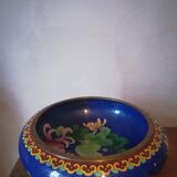 Chinese cup in partitioned email