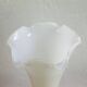 Vase vintage en verre opalin – Blanc et améthyste, années 1970/80