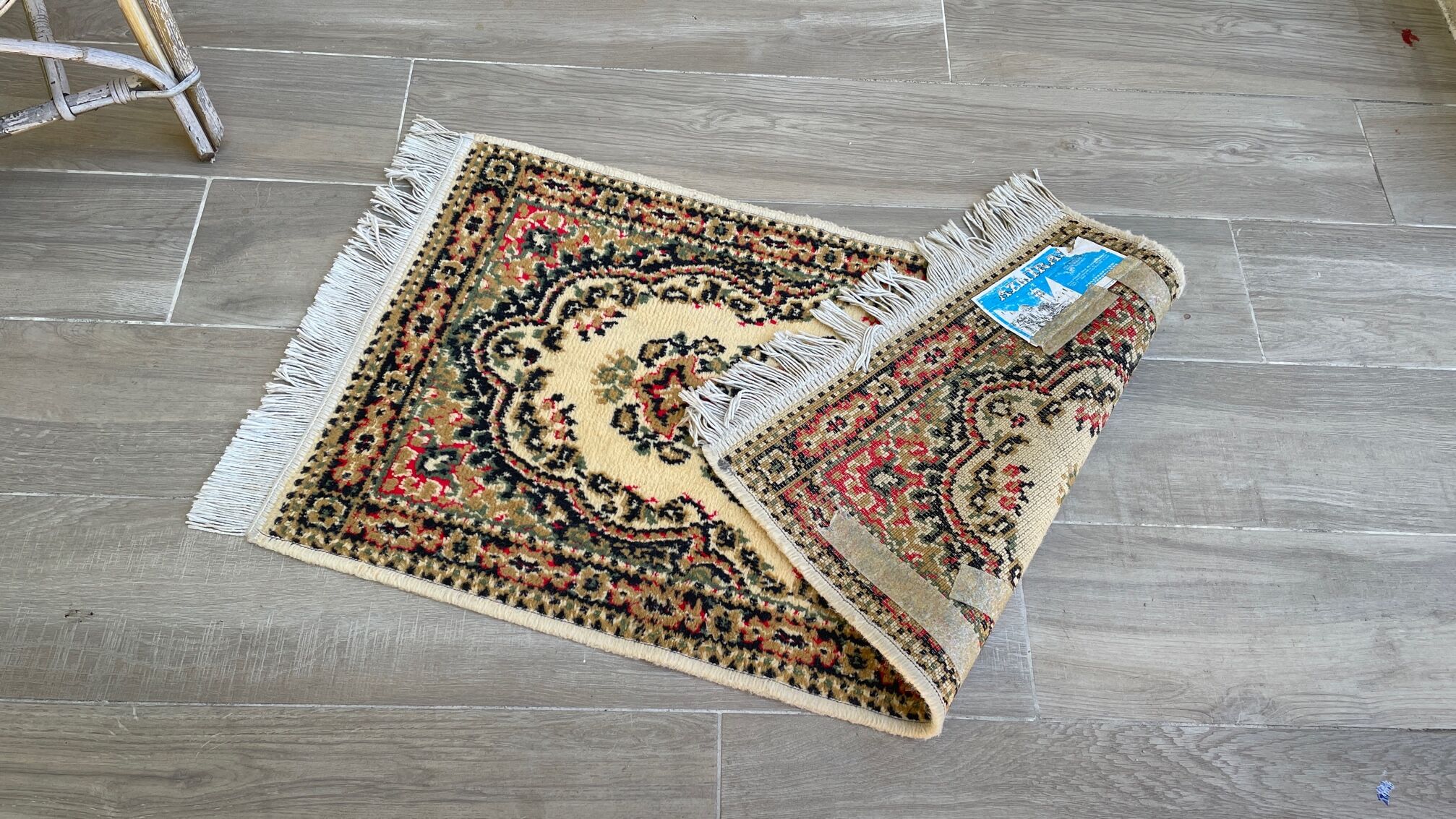 Beige mechanical carpet 80s