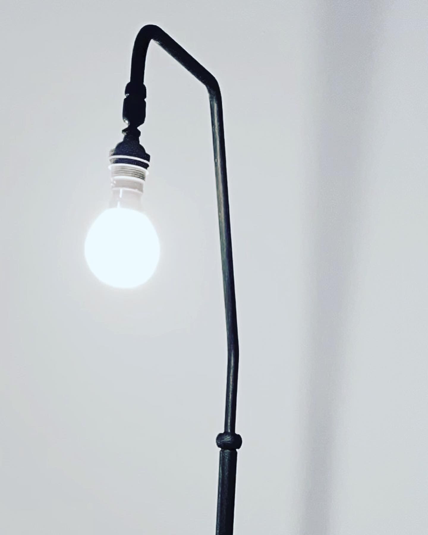 Floor lamp e-reader circa 50's tripod feet casserole with door reviews