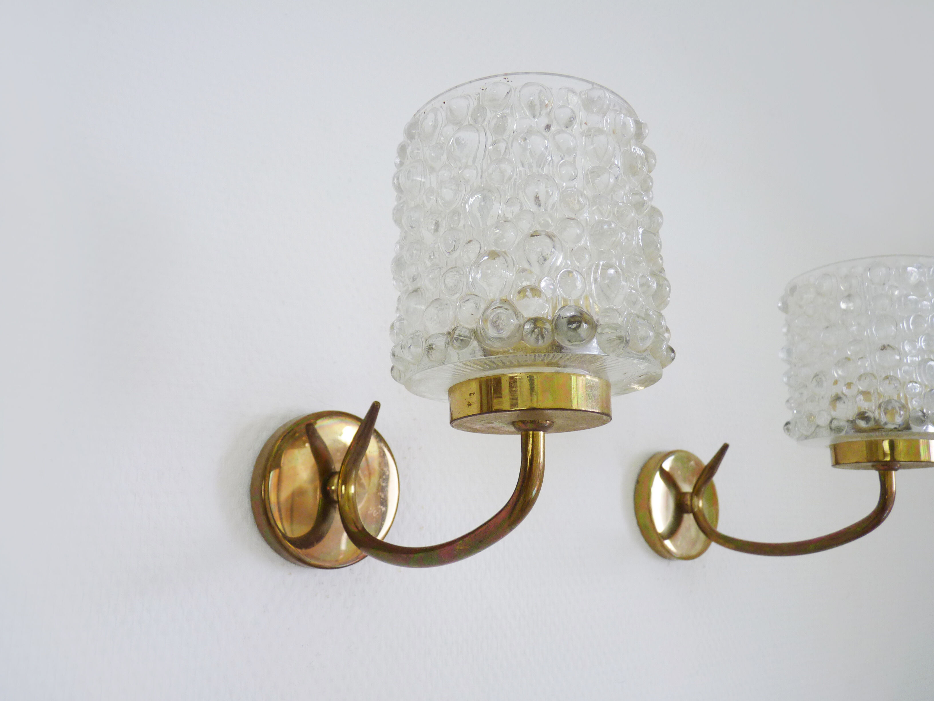 Paire d'appliques murales vintage en laiton verres à bulles. Année 60