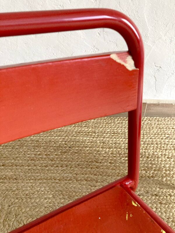 Paire de chaises Mullca maternelles en métal et bois peint en rouge et bleu