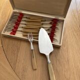 12 pie forks and 1 shovel