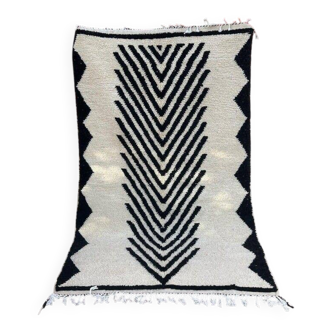 Handmade black and white Beni Ouraine rug, size 150 x 250 cm
