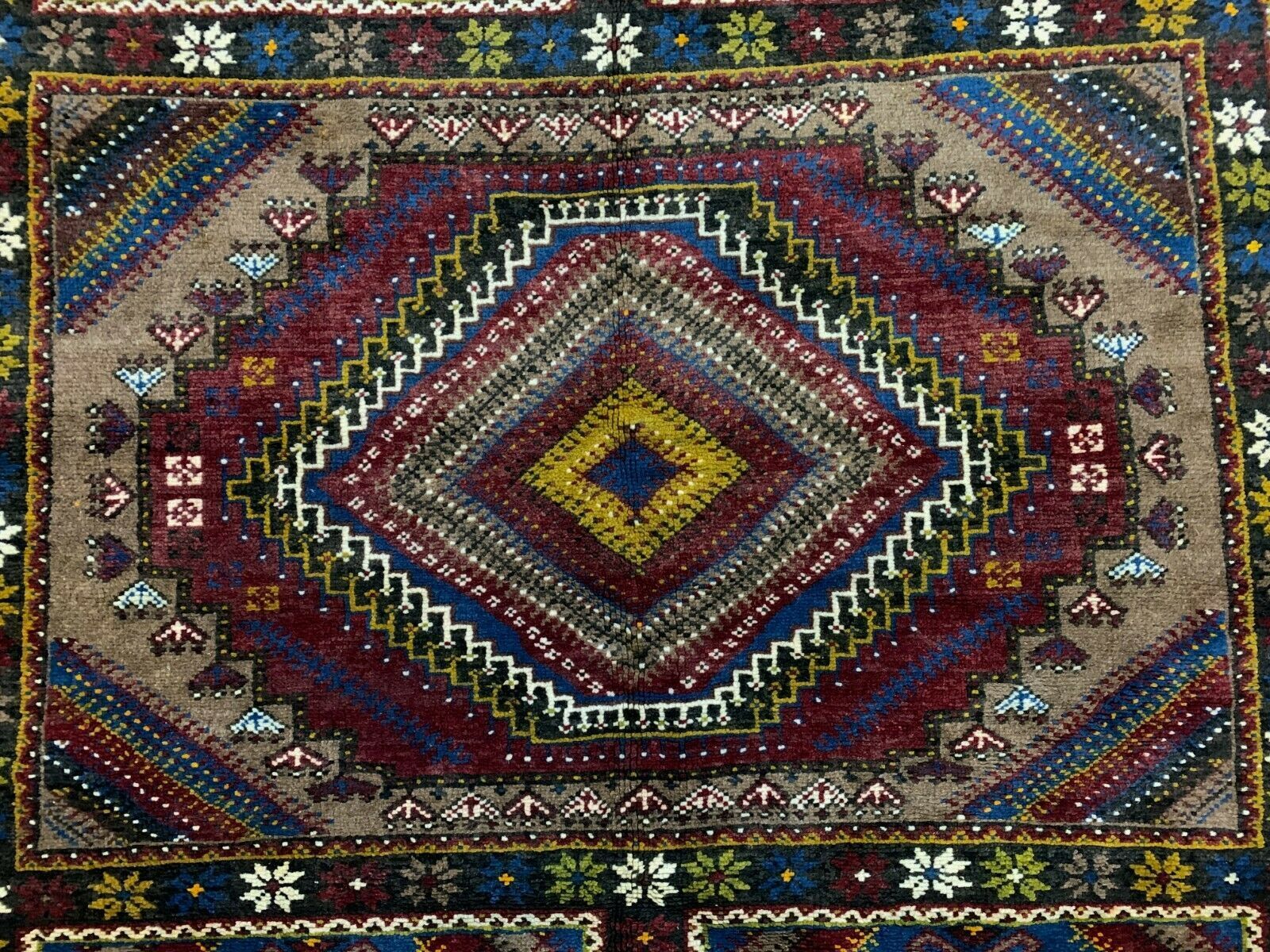 Moroccan tazenacht rug 320x200 cm