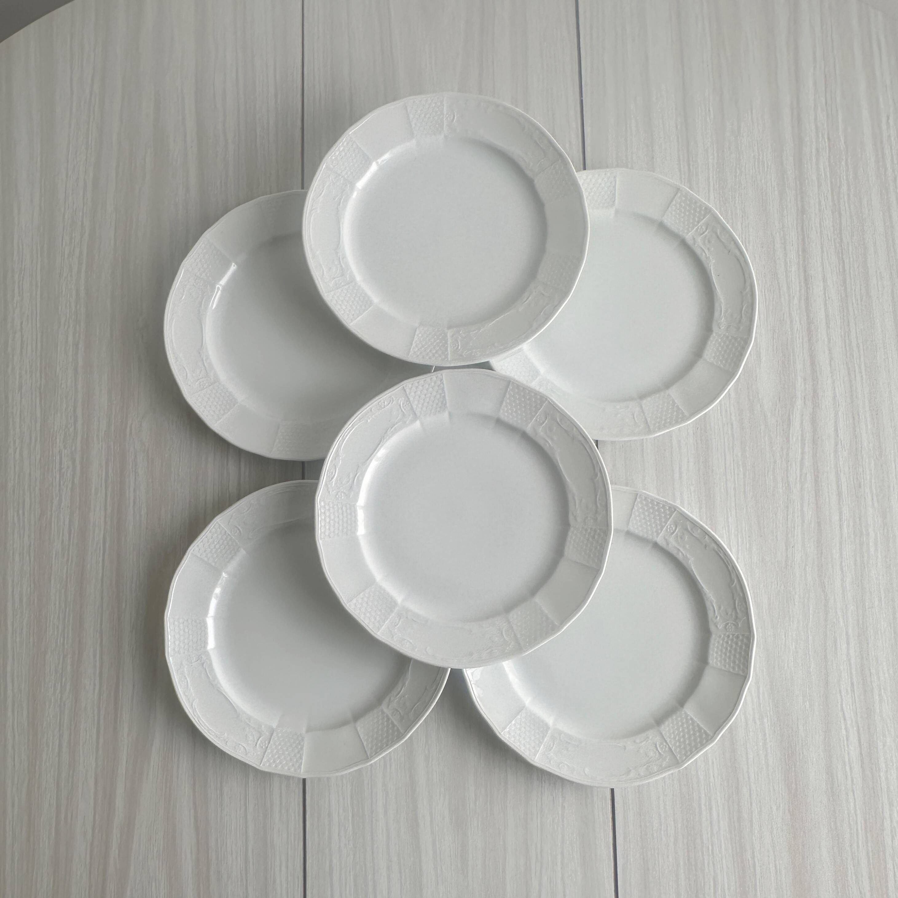 6 assiettes plates en porcelaine blanche