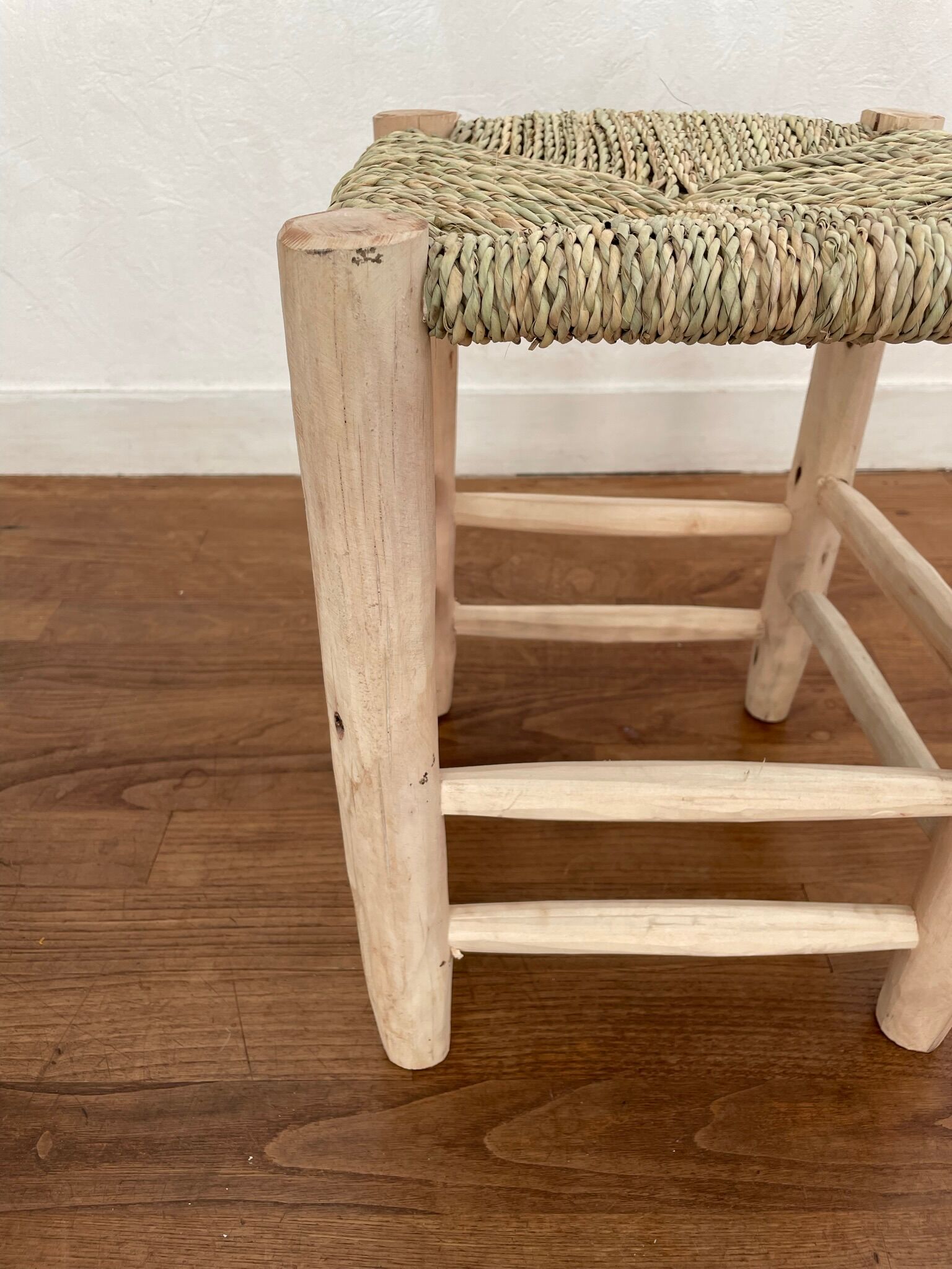 Tabouret marocain berbère bohème en bois et corde