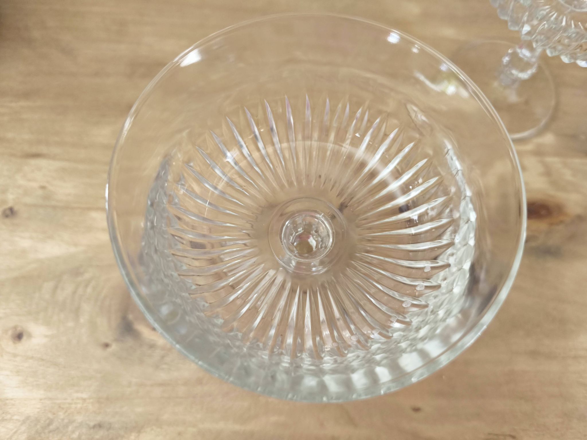 Set of 6 vintage champagne glasses in chiseled glass with flared drinking rim