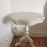 Pedestal table