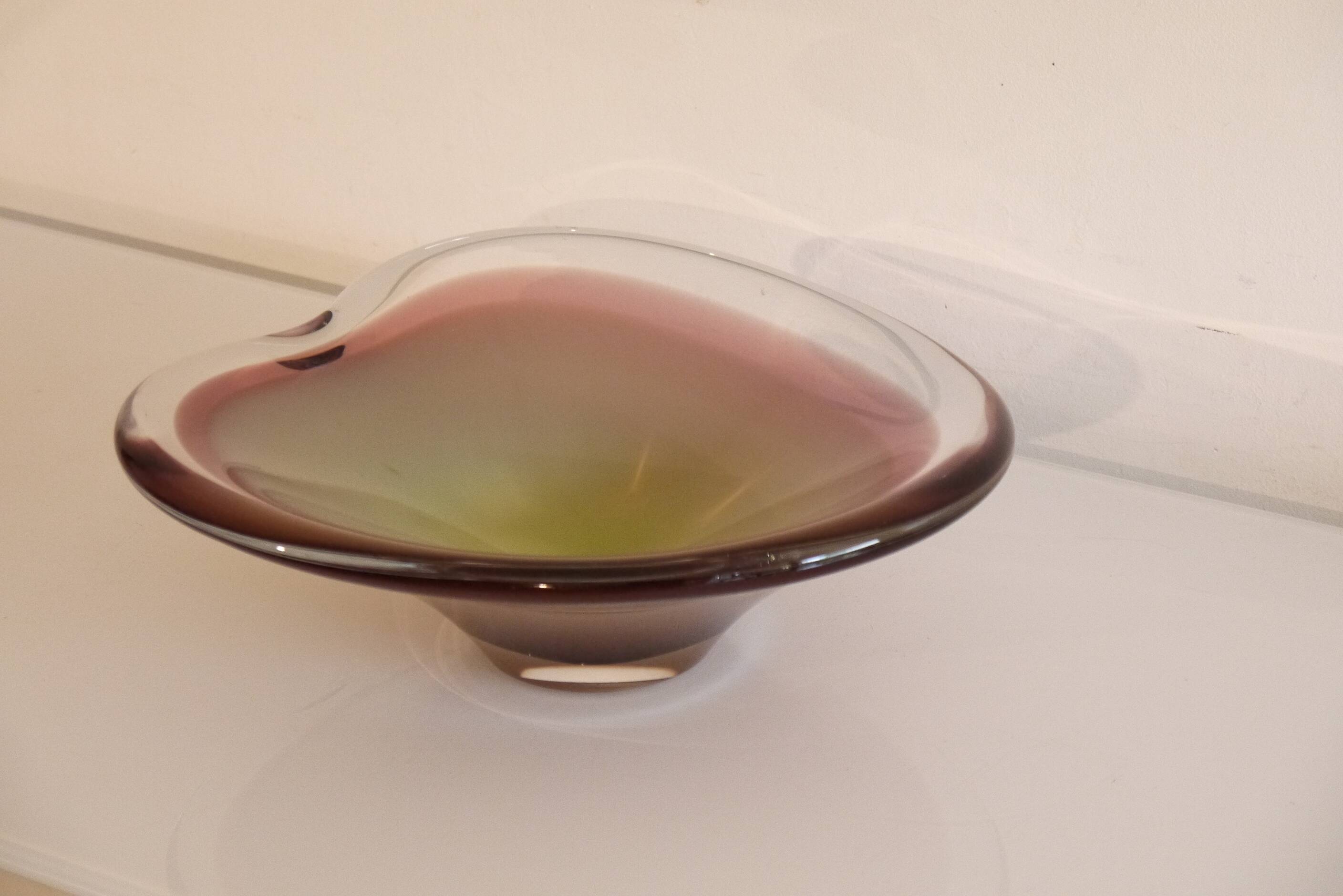 Coupe en verre Sommerso de Paul Kedelv