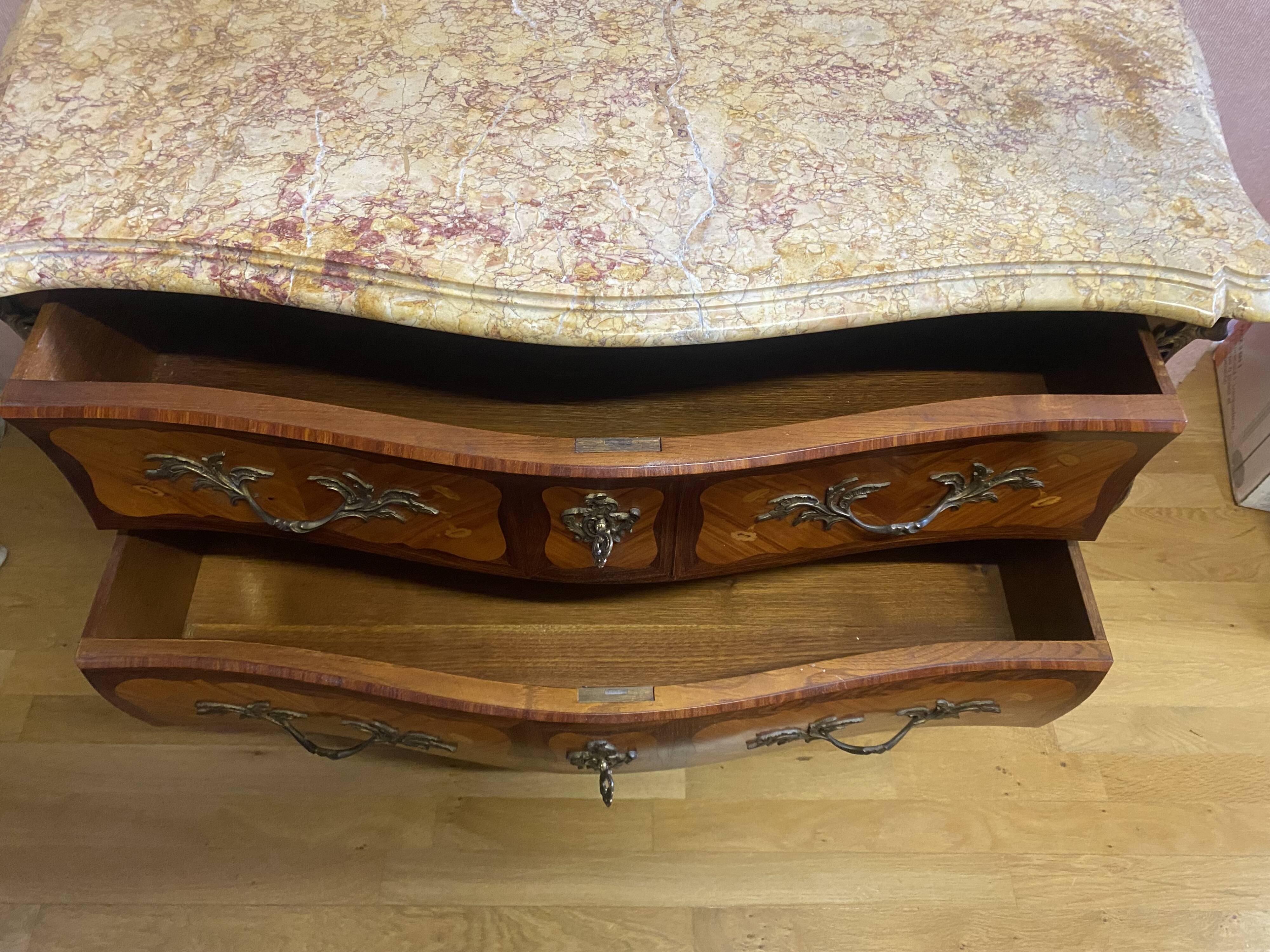 Louis XV style commode, in rosewood marquetry.