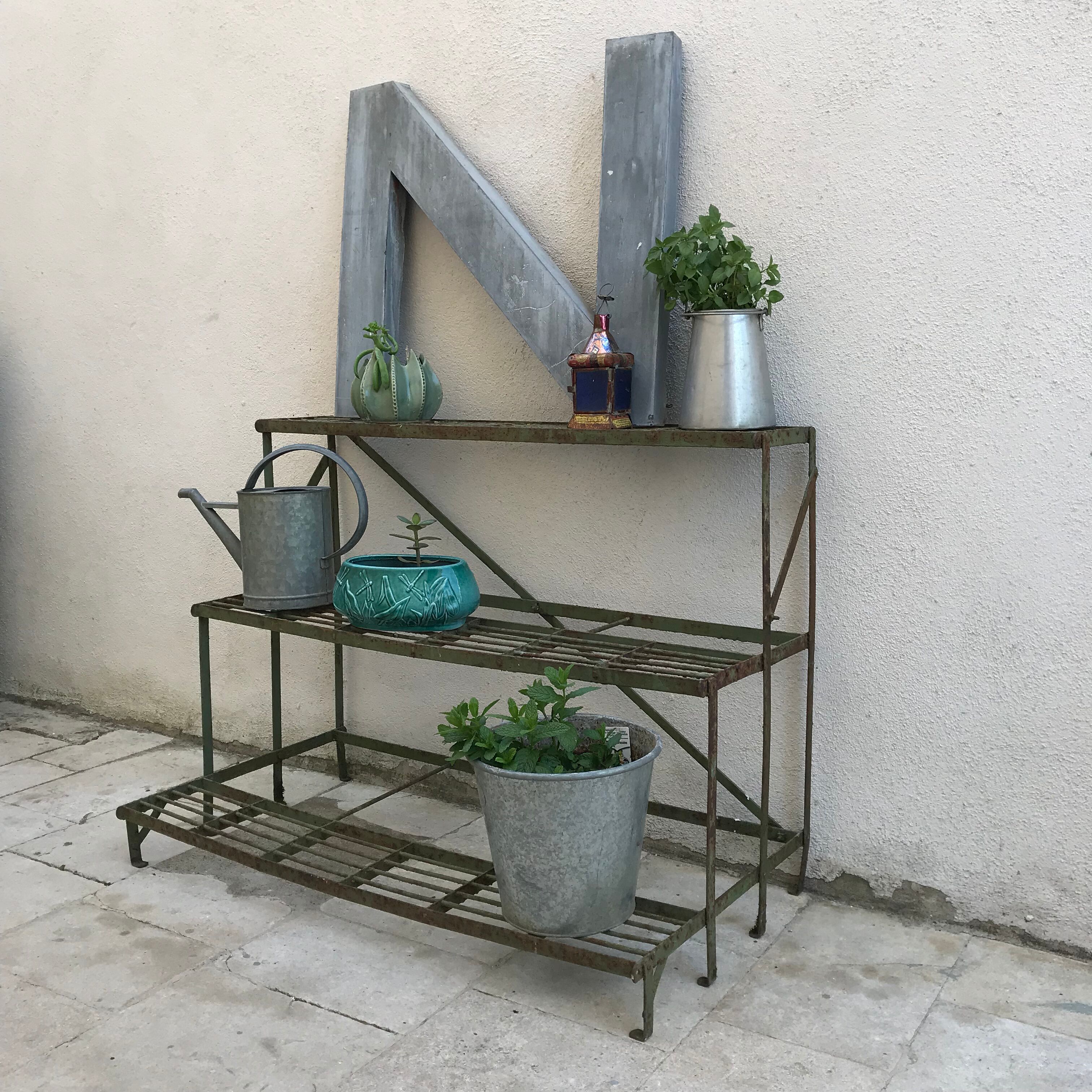 Gate florist plants of ancient craft