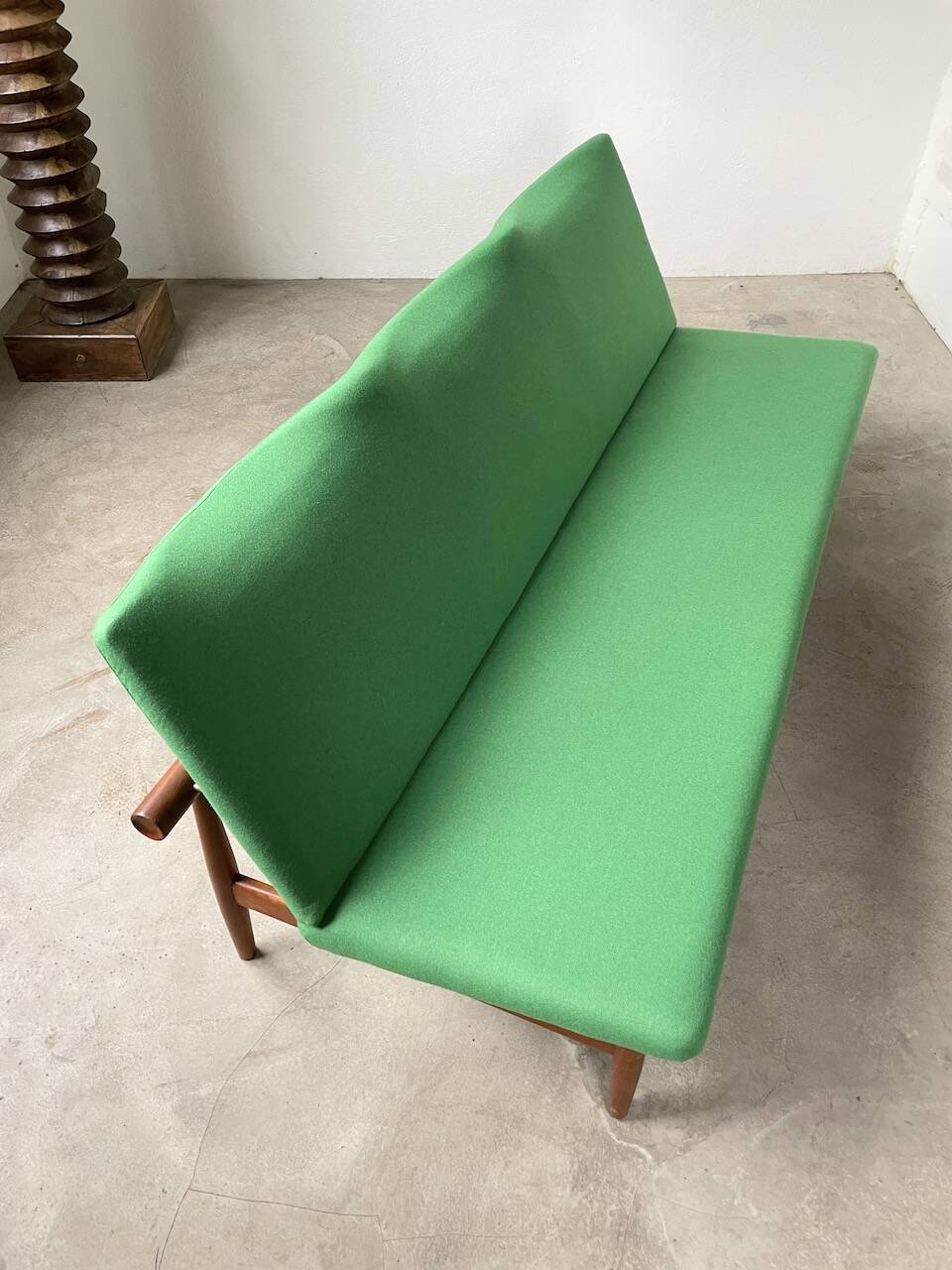 Finn Juhl three-seater bench “Japan” model France & Son