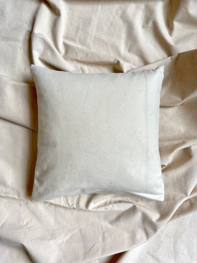 Beige wool cushion - 40 cm