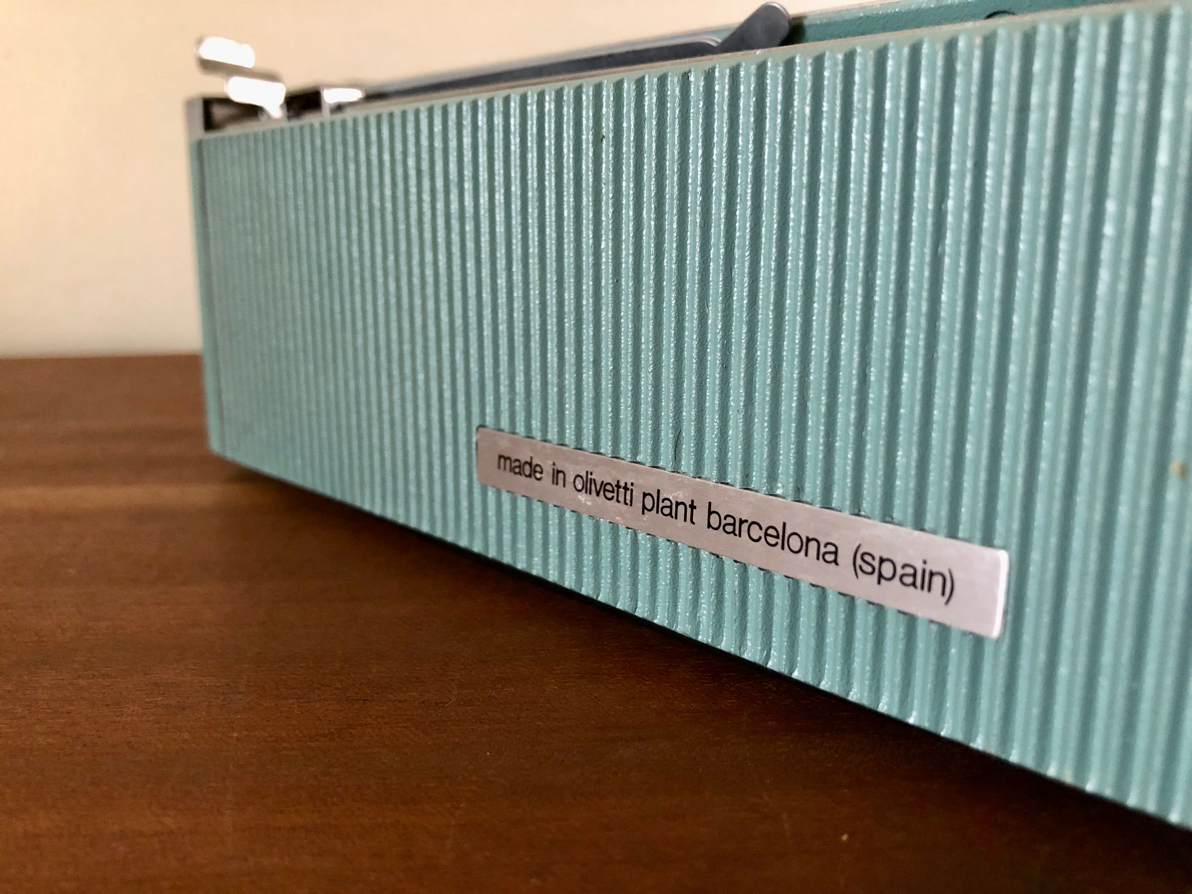 Machine à écrire olivetti lettera 32