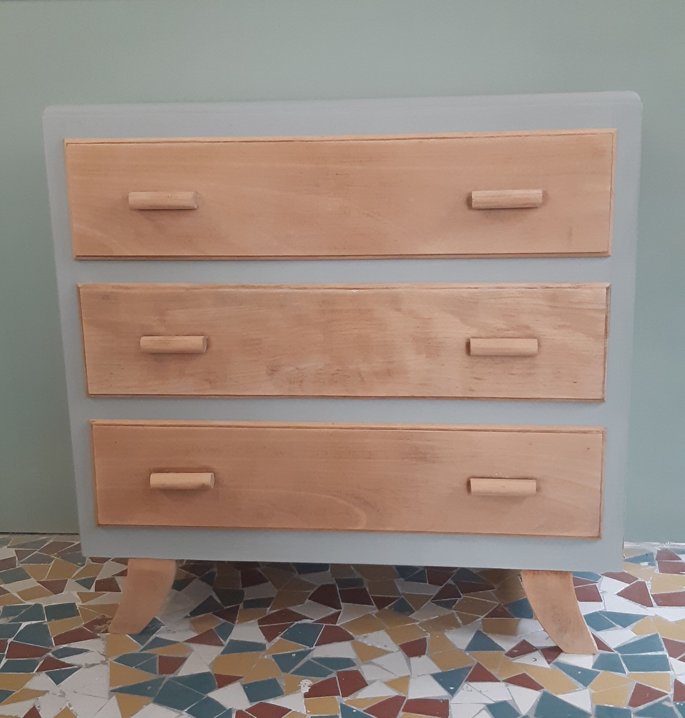 Vintage dresser revisited in grey and wood