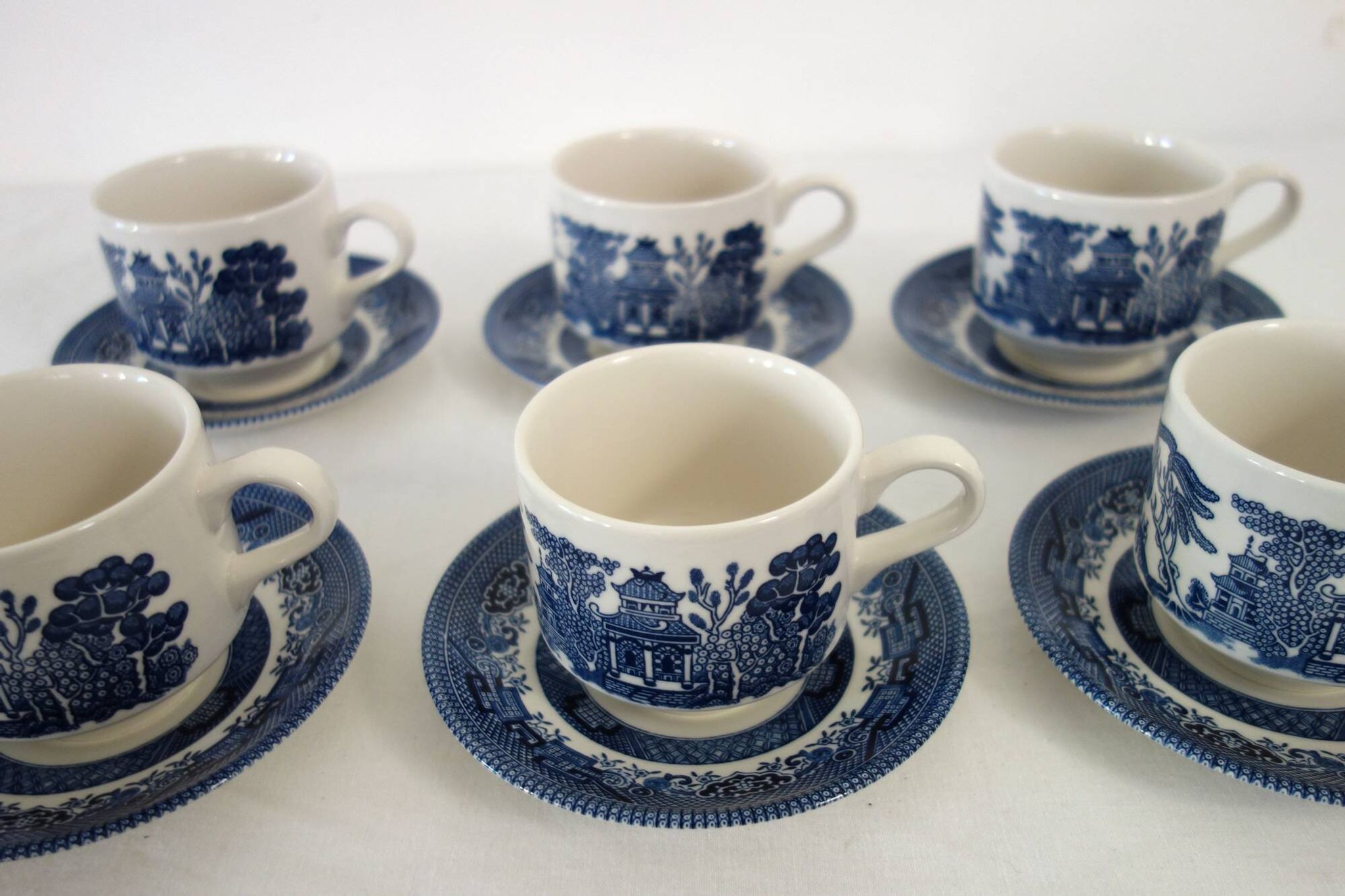 6 Vintage Blue Willow CHURCHILL Cups and Saucers, England