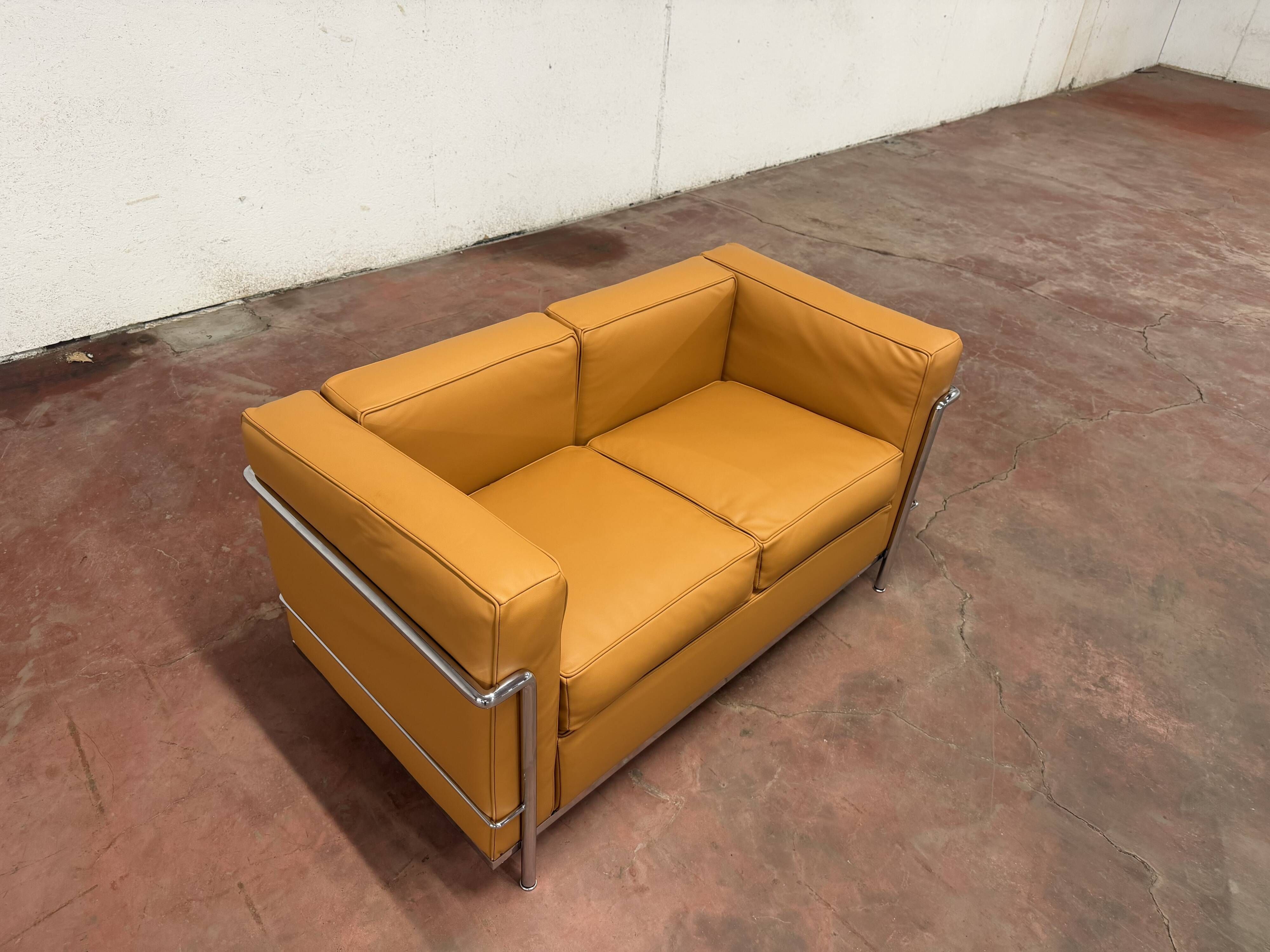 Original Cassina 2-seater Le Corbusier LC2 Cognac Camel leather IN NEW CONDITION!!