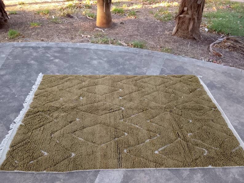 Traditional handwoven Berber rug, size 100 x 200 cm