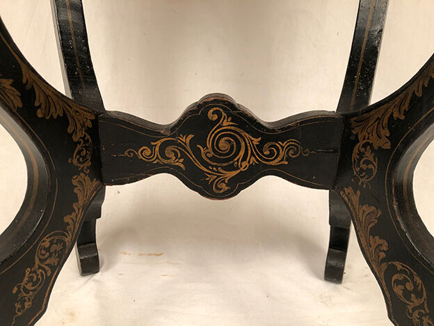 Worker Napoleon III, black lacquered wood with Asian decoration painted gold