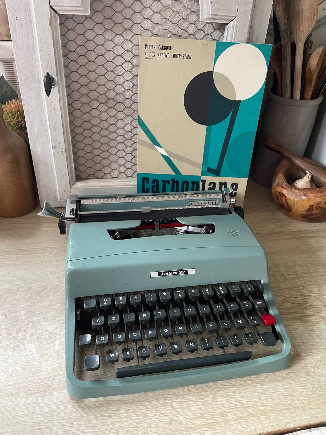 Olivetti lettera 32 typewriter