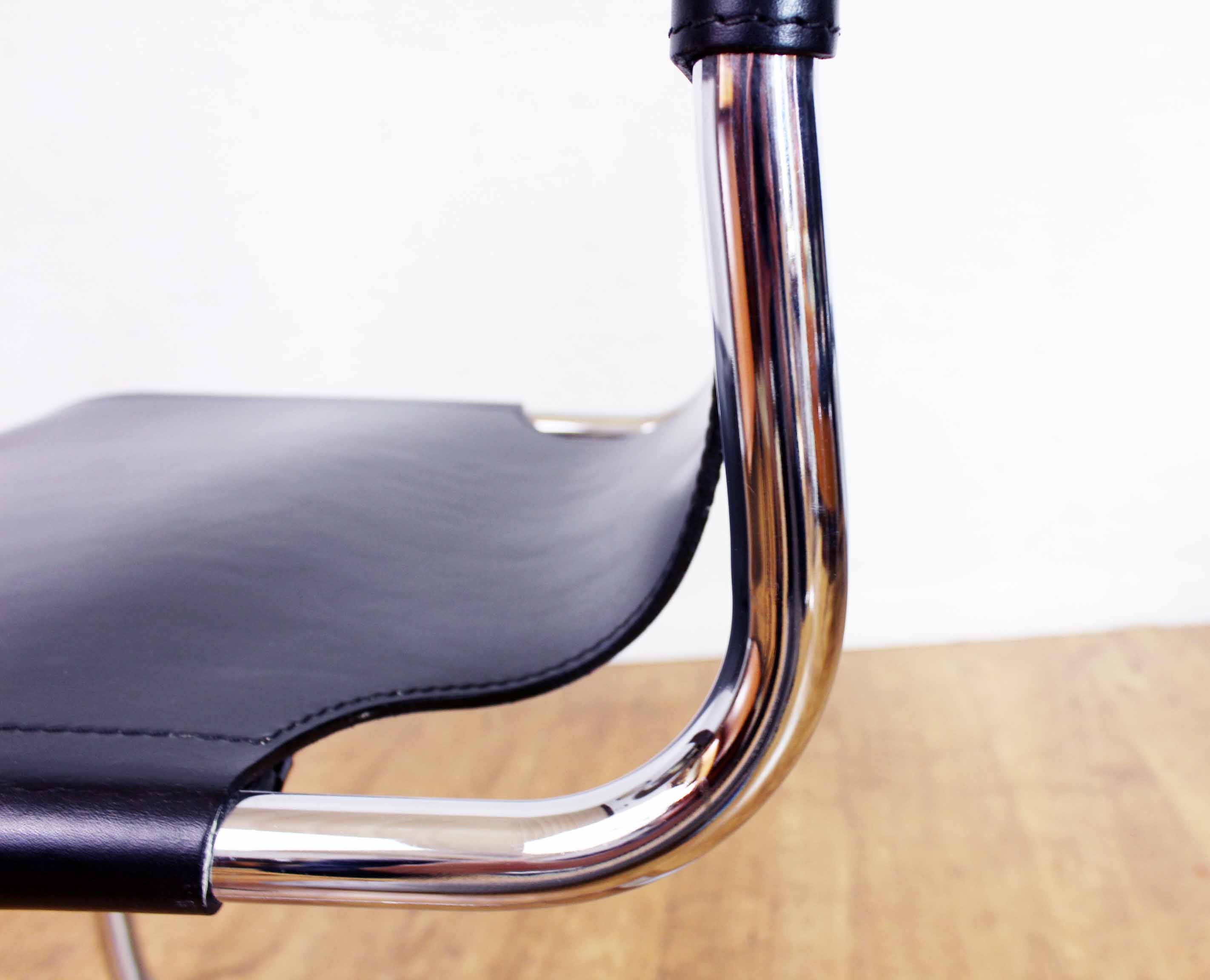 Set de 4 chaises style Bauhaus fabriqué en Italie